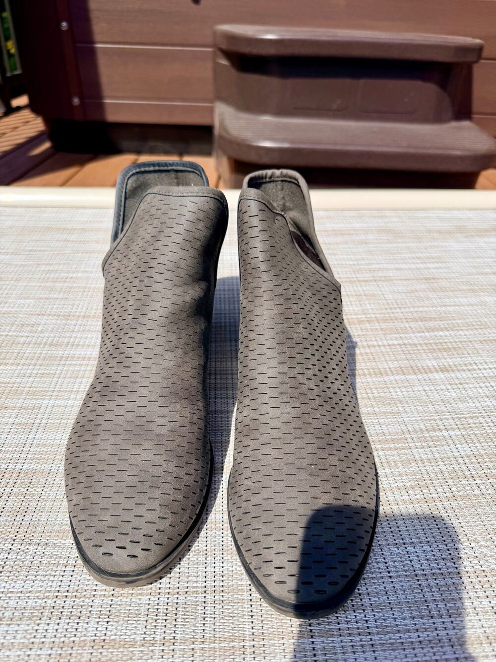 Verona Gray Pinhole Slip On Booties Women's Size 9